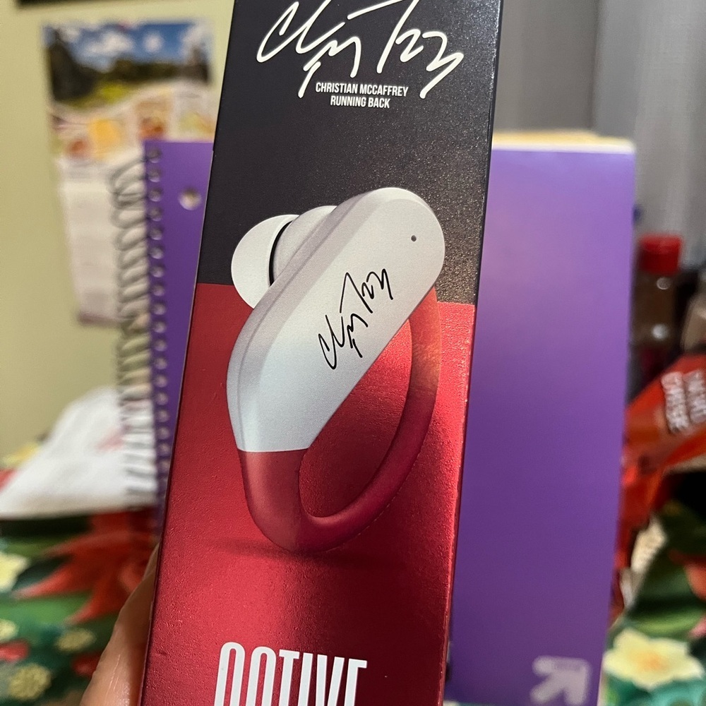 Brookstone Active True Wireless Earbuds‎ - Red and White - Picture 4 of 5